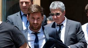 idi-syuda-v-moskve-obmaterili-messi-vozle-otelya-sbornoj-argentiny-opublikovano-video