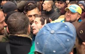 nakonec-my-do-tebya-dobralis-v-kieve-edva-ne-izbili-shkiryaka-video