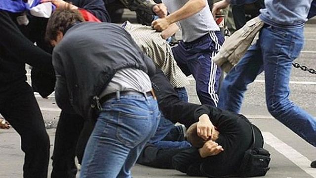 близи Варшавы, группа неизвестных напала на трех граждан Украины